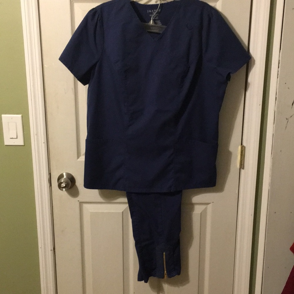 Women’s Jaanuu Nursing Scrub Set $30